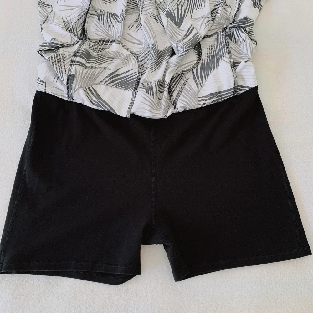T by‎ Talbots Women's XL Black White Stretch Painted Fronds Active Skort Skirt